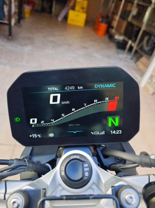 BMW F900R Naked Negra/Plata