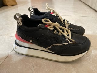 Zapatillas Gioseppo negras y rosas