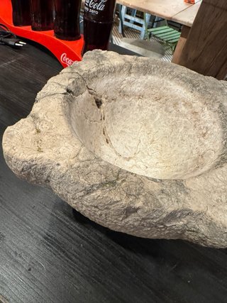 Mortero de piedra grande antiguo