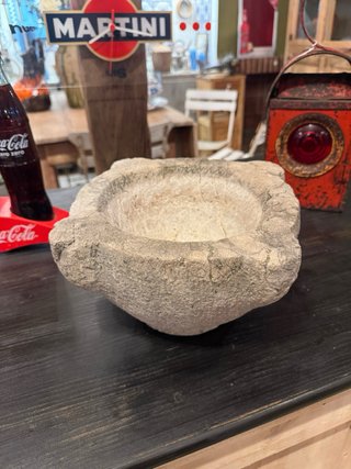 Mortero de piedra grande antiguo
