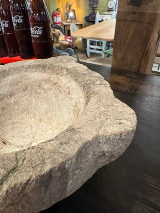 Mortero de piedra grande antiguo