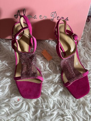 Sandalias Alma en Pena tacón fucsia y plata