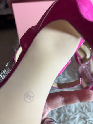 Sandalias Alma en Pena tacón fucsia y plata