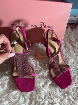 Sandalias Alma en Pena tacón fucsia y plata