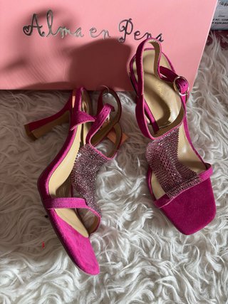 Sandalias Alma en Pena tacón fucsia y plata