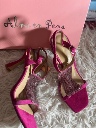 Sandalias Alma en Pena tacón fucsia y plata