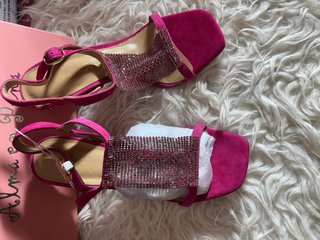 Sandalias Alma en Pena tacón fucsia y plata