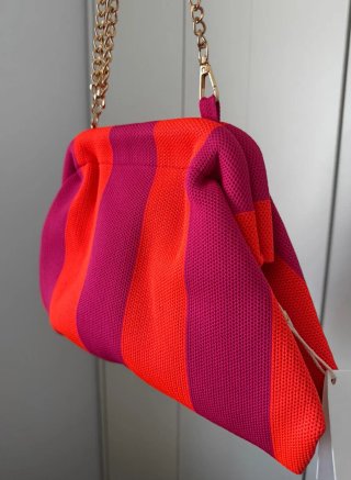 Bolso clutch rayas rosa y rojo