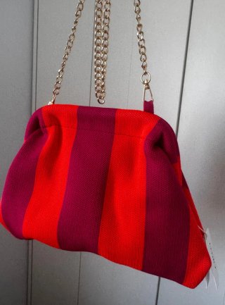 Bolso clutch rayas rosa y rojo