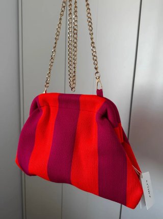 Bolso clutch rayas rosa y rojo