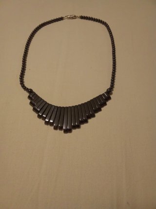 Collar de cuentas y diseño abanico