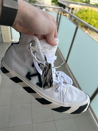 Off-White Vulcanized Zapatillas Altas