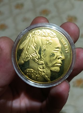 Lote 2 Monedas Jesucristo y Jefe Indio