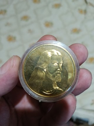 Lote 2 Monedas Jesucristo y Jefe Indio
