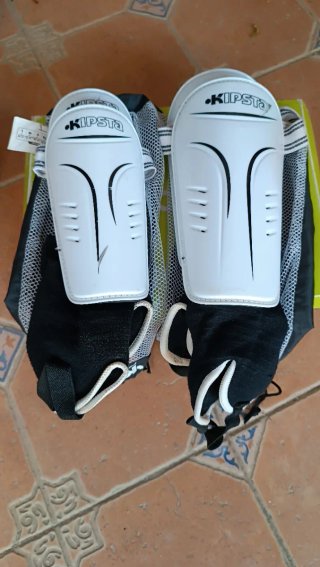 Rodilleras Fútbol Kipsta Blancas.