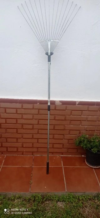 Soplador de hojas eléctrico rojo