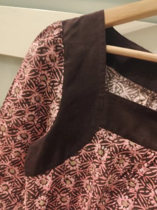 Blusa Laga manga larga estampado floral