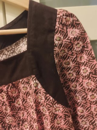 Blusa Laga manga larga estampado floral