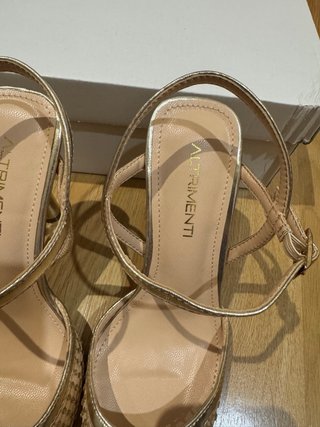 Sandalias doradas ALTRIMENTI