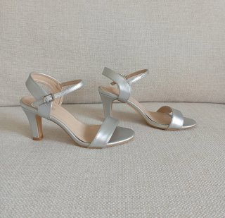 Sandalias tacón plateadas Amichi Talla 36