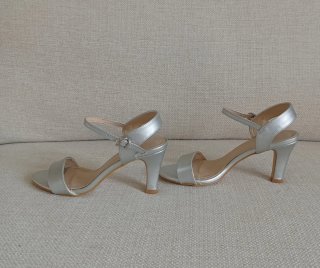 Sandalias tacón plateadas Amichi Talla 36