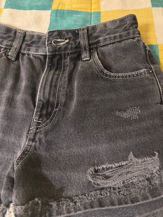 Shorts vaqueros grises desgastados