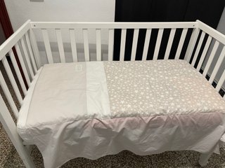 Cuna blanca bebé
