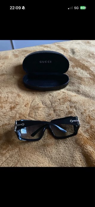 Occhiali da sole Gucci neri e dorati