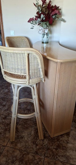 Conjunto Barra y 2 Taburetes Mimbre