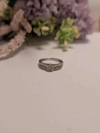Anillo Oro 9k y Diamantes