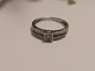 Anillo Oro 9k y Diamantes