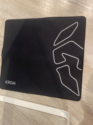 Alfombrilla Krom Negra