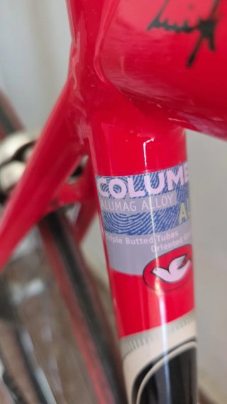 Bicicleta de carretera vintage roja