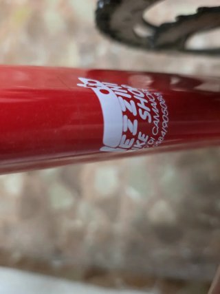 Bicicleta de carretera vintage roja