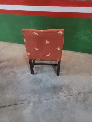 Butaca de tela con estampado floral