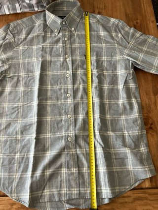 Camicia grigia a quadri / John Ashfield