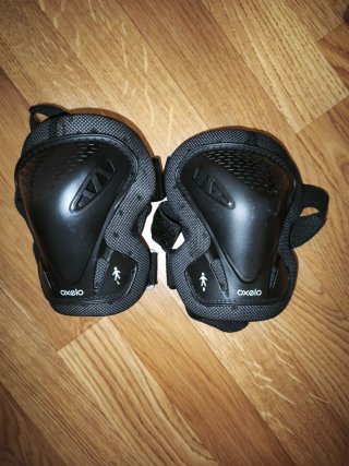 Patines en línea negros y plateados