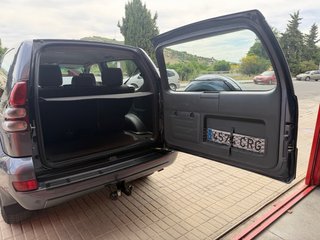 Toyota Land Cruiser 2004