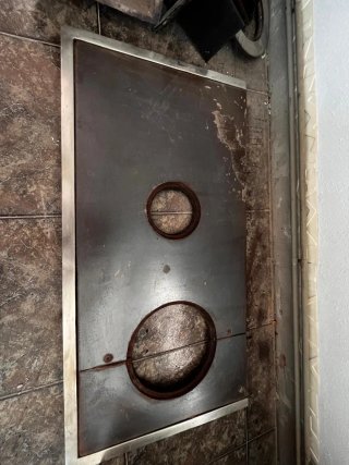 Cocina de leña Hergom Negra y Dorada