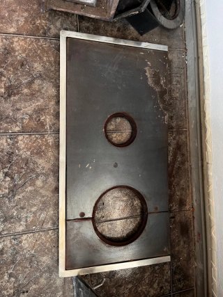 Cocina de leña Hergom Negra y Dorada