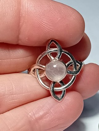 Anillo Plata Ley nudo de bruja cuarzo rosa