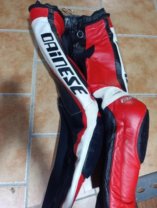 Mono Dainese Talla 52 Negro/Rojo/Blanco