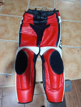 Mono Dainese Talla 52 Negro/Rojo/Blanco