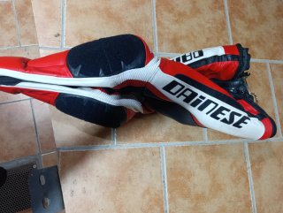 Mono Dainese Talla 52 Negro/Rojo/Blanco