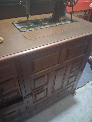Máquina de coser antigua,como mueble y almacena!!!