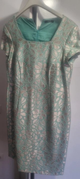 Vestido Naza verde y dorado.
