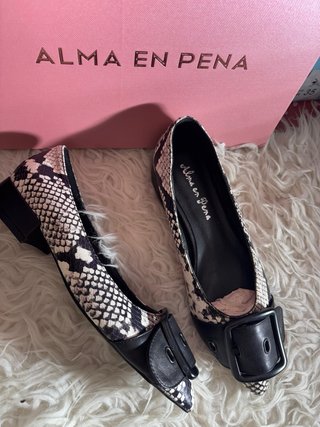 ALMA EN PENA Zapatos Animal Print Hebilla Negra