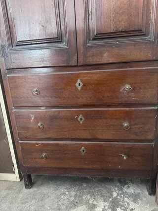 Armario antiguo de madera grande