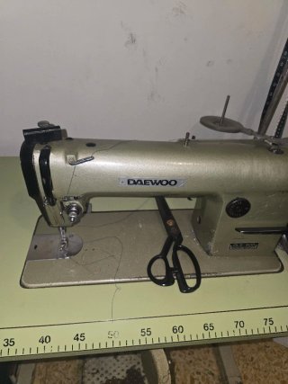 Máquina de coser plana y remalladora