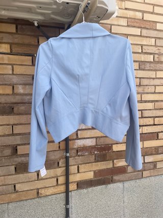 Crop top NUEVO asimétrico manga larga azul claro